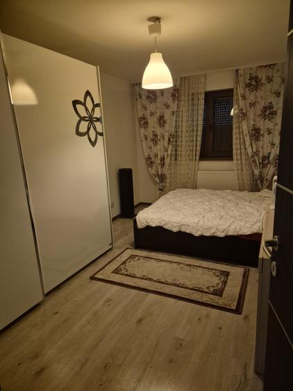 Casă individuală cu 4 camere cu Canalizare în 1 Decembrie