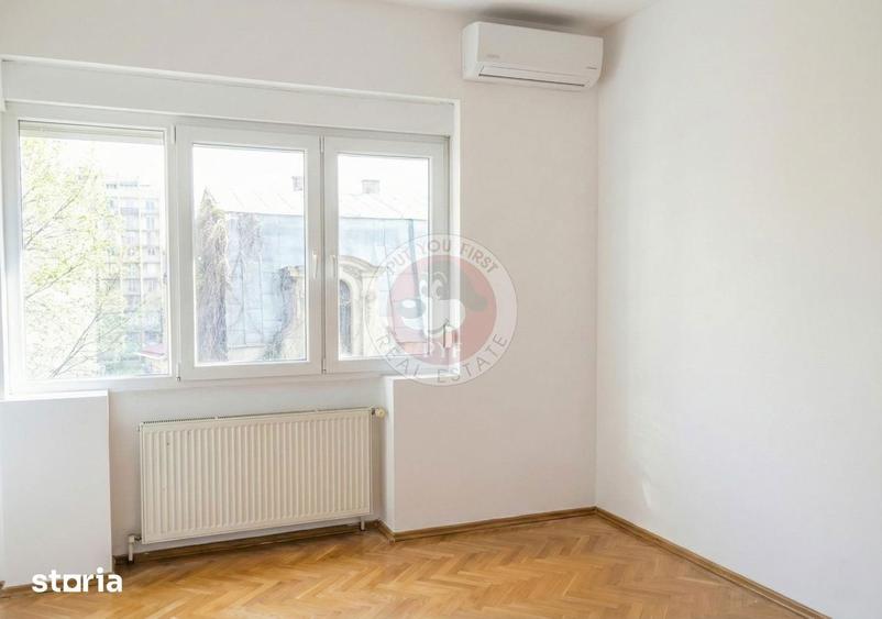 Apartament cu 5 camere decomandat în Romană