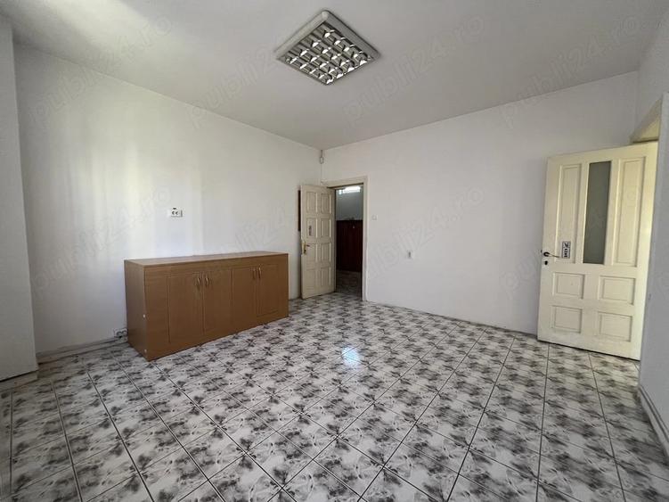 Casă cu 2 camere cu Teren 377 Mp în Republicii