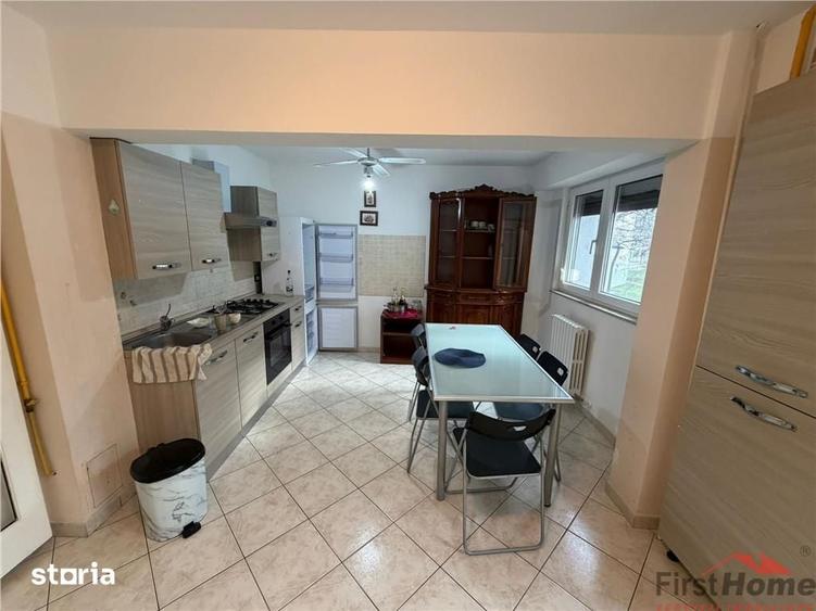 Apartament cu 4 camere decomandat în Est