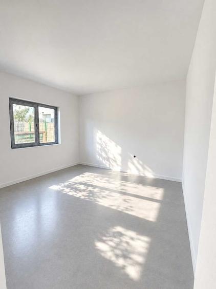 Casă cu 4 camere în Lumina