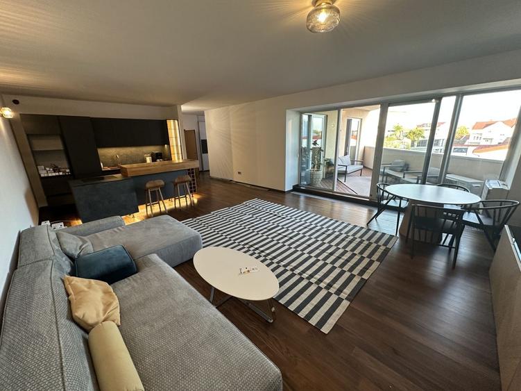 Apartament cu 3 camere decomandat, mobilat în Elisabetin