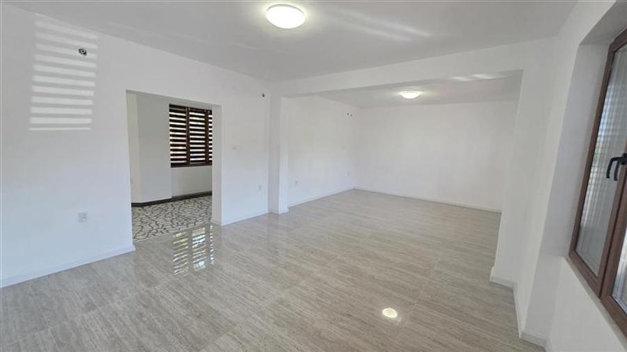 Spațiu comercial, de 130 mp, în Răcășdia