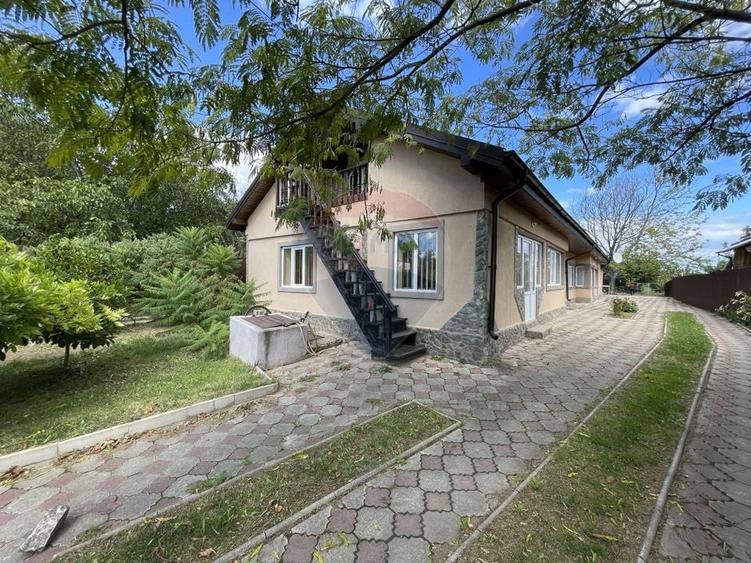 Casă individuală cu 6 camere cu Teren 1354 Mp în Țifești