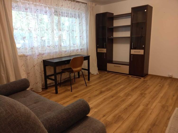 Apartament cu 2 camere semidecomandat în Lipovei