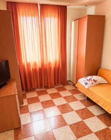 Apartament cu 5 camere decomandat în Palazu Mare