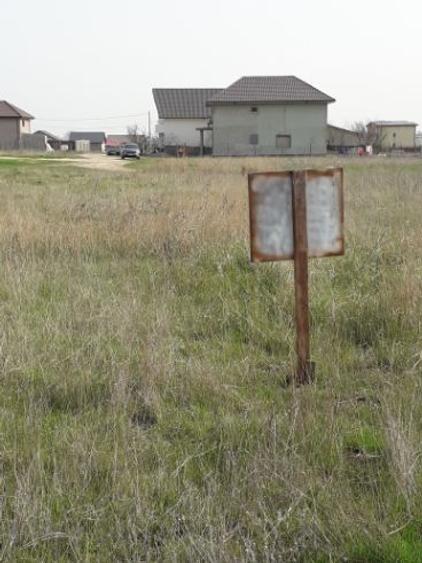 Teren agricol intravilan de 500 mp, în Lazu