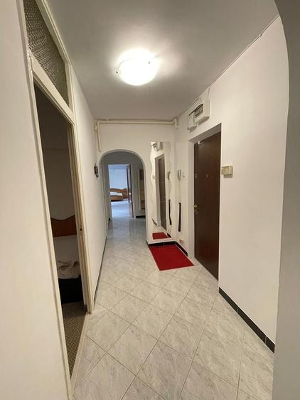 Apartament cu 3 camere decomandat, mobilat în Apărătorii Patriei