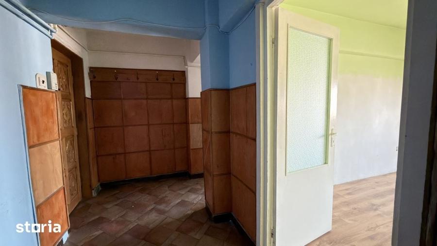 Apartament cu 4 camere semidecomandat în Central