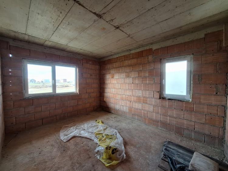 Casă individuală cu 5 camere cu Canalizare în Giarmata