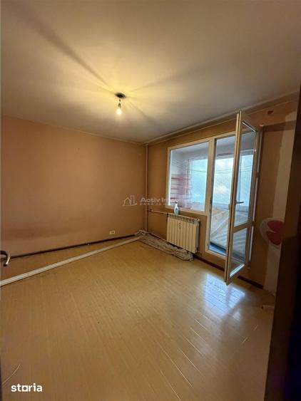 Apartament cu 3 camere decomandat în Titan