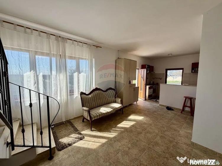Casă cu 5 camere cu Teren 3400 Mp în Răchitosu