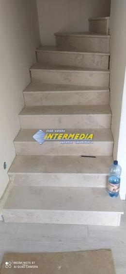 Casă individuală cu 3 camere cu Canalizare în Cetate
