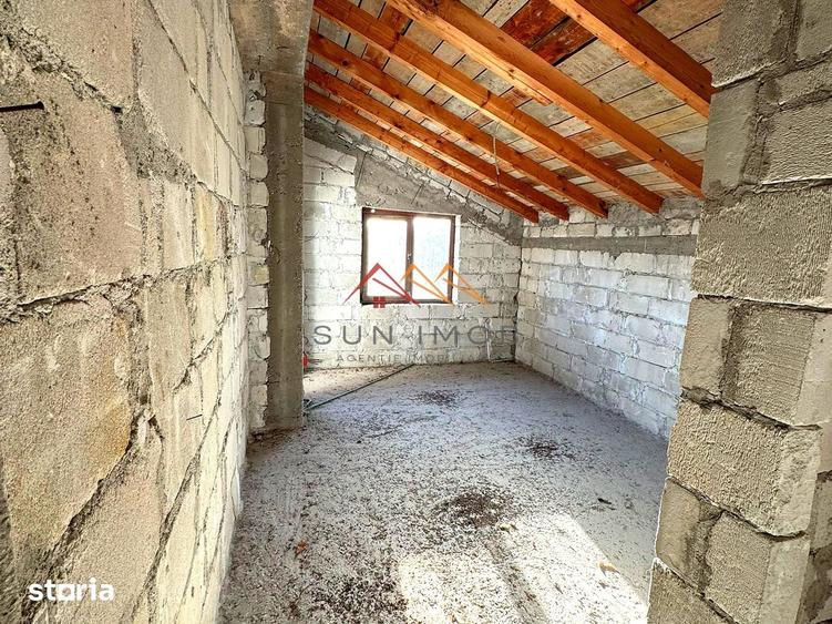 Casă cu 6 camere cu Teren 1354 Mp în Cornu