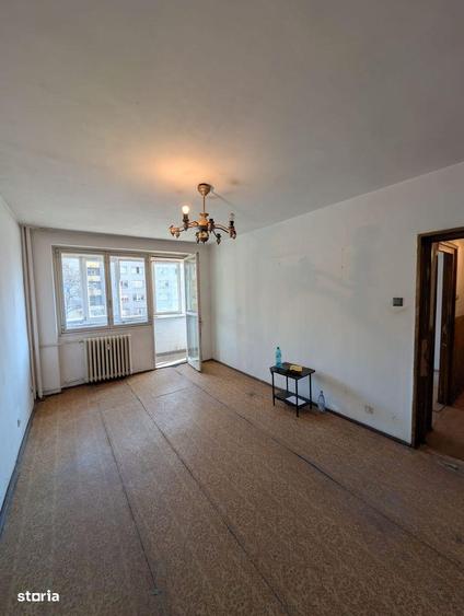 Apartament cu 3 camere decomandat în Tei