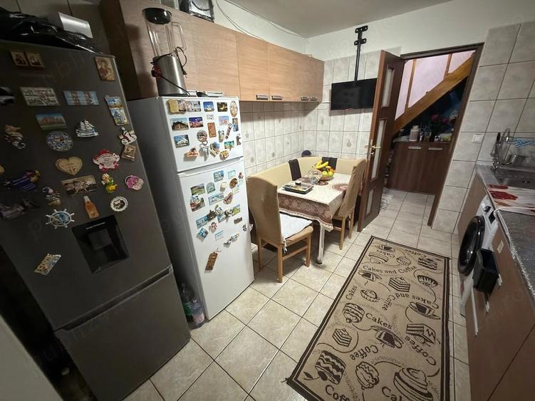 Apartament cu 3 camere decomandat, mobilat în Berceni