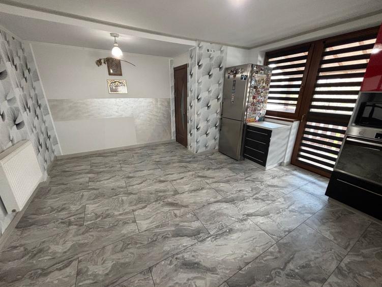 Casă individuală cu 5 camere cu Canalizare în Exterior Vest