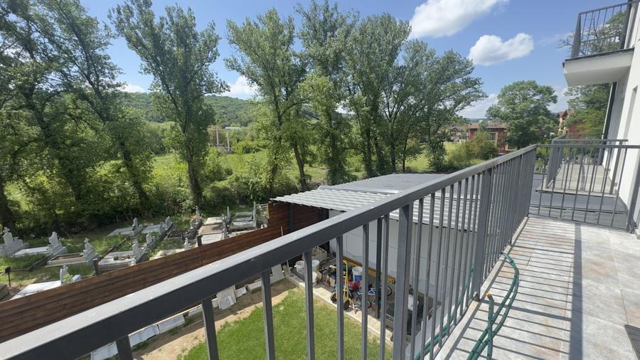Duplex cu 4 camere cu Canalizare în Dâmbul Rotund
