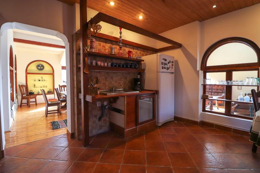 Apartament cu 6 camere decomandat în Furnica