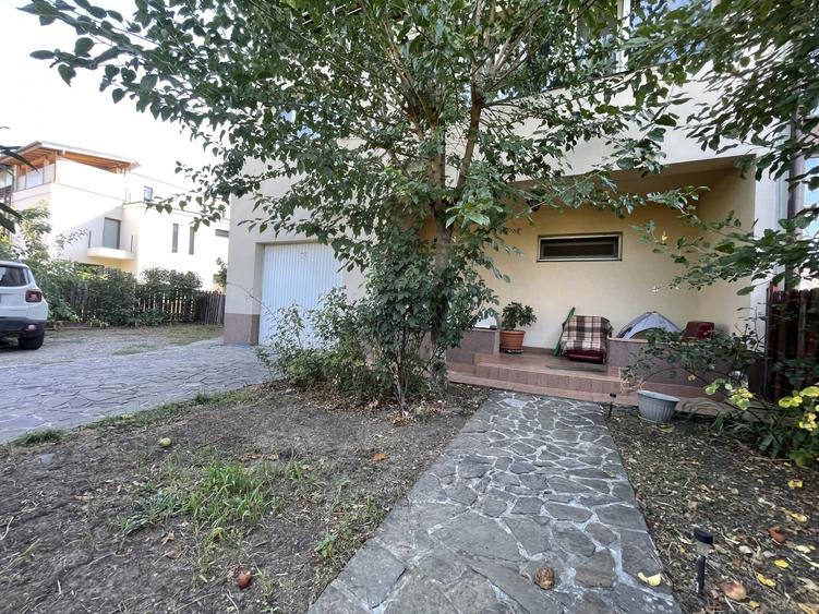 Duplex cu 8 camere cu Canalizare în Otopeni