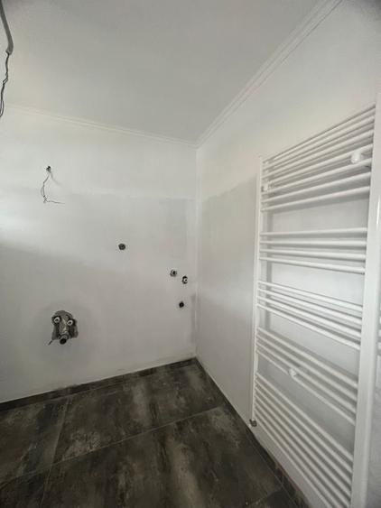 Duplex cu 5 camere cu Canalizare în Livezeni