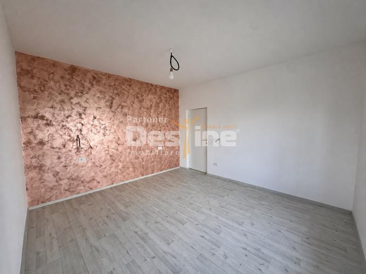 Casă individuală cu 4 camere cu Canalizare în Deal