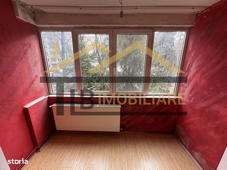 Apartament cu 3 camere semidecomandat în Central