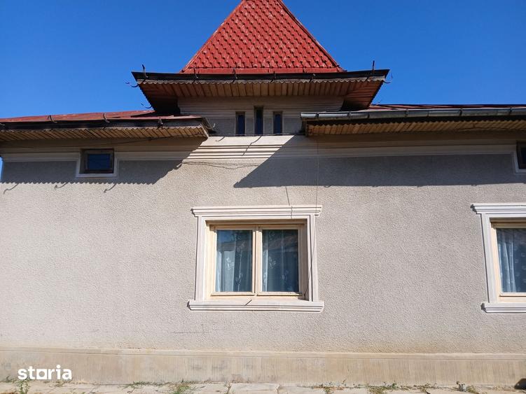 Casă cu 4 camere cu Teren 1830 Mp în Central