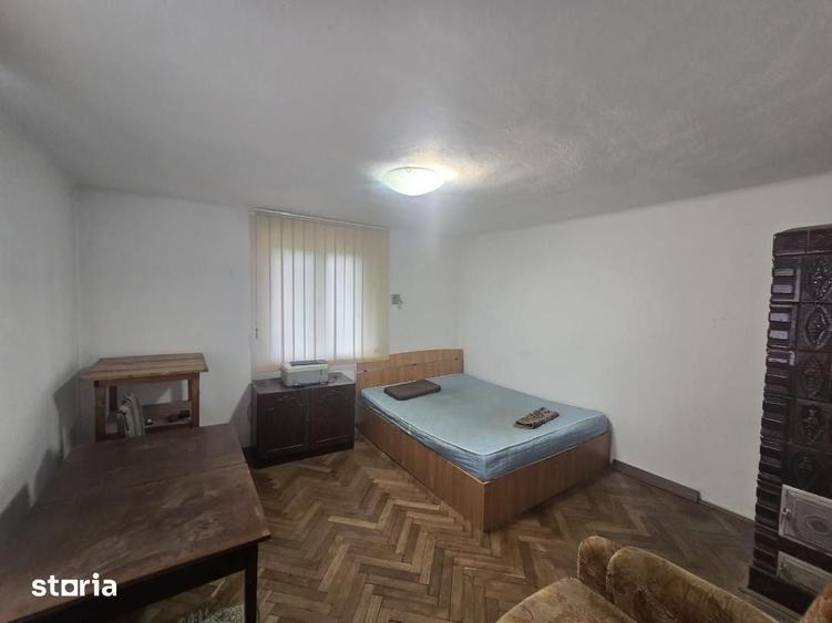 Casă cu 2 camere cu Teren 1275 Mp în Central