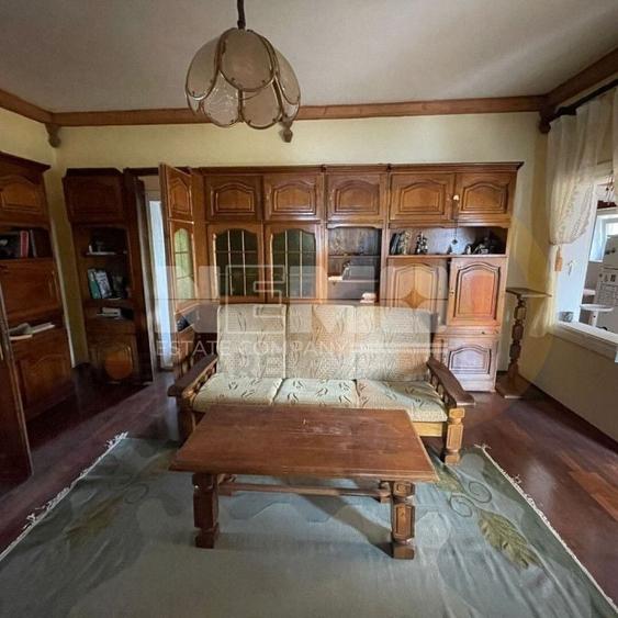 Duplex cu 8 camere cu Canalizare în Central