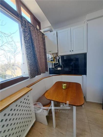 Apartament cu 3 camere decomandat, mobilat în Valea Adâncă