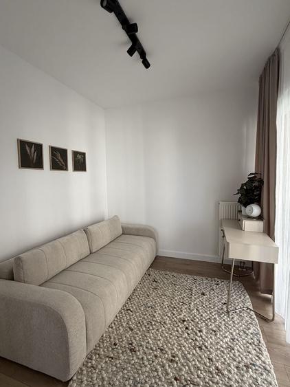 Apartament cu 3 camere semidecomandat în Exterior Vest
