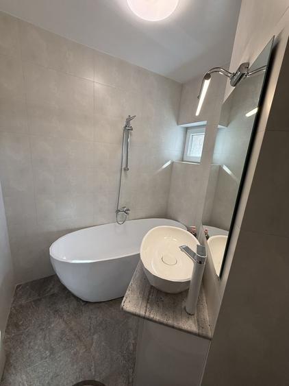 Apartament cu 3 camere decomandat, mobilat în Central