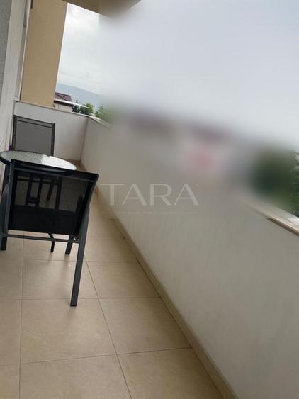Apartament cu 2 camere semidecomandat, mobilat în Bună Ziua