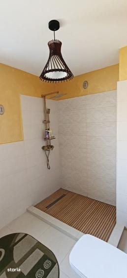 Casă cu 9 camere cu Teren 1800 Mp în Apahida