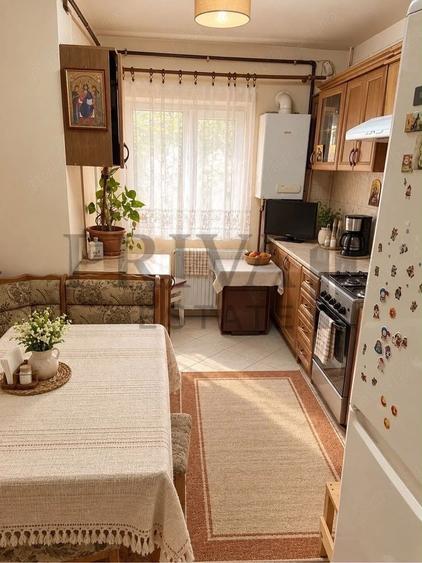 Apartament cu 3 camere decomandat în Soarelui