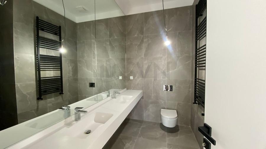 Penthouse cu 4 camere semidecomandat în Cotroceni