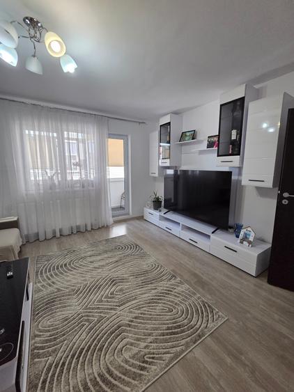 Apartament cu 3 camere decomandat în Haliu
