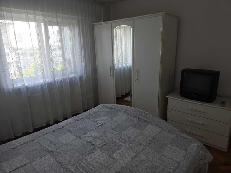Apartament cu 3 camere decomandat în Rolast