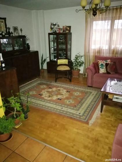 Casă cu 2 camere cu Teren 2800 Mp în Central