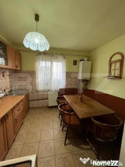 Apartament cu 4 camere semidecomandat în Gojdu