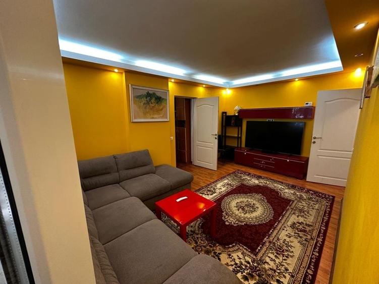 Apartament cu 3 camere decomandat în Pajura