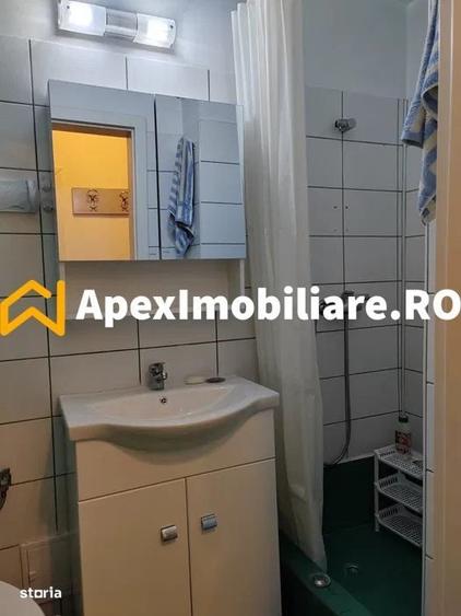 Garsonieră decomandată în P-ța Romană