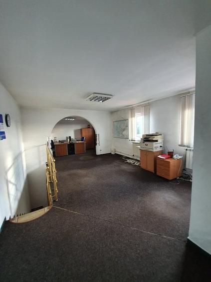 Casă individuală cu 7 camere cu Canalizare în Cotroceni