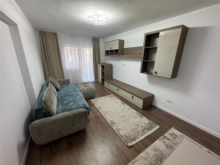 Apartament cu 2 camere decomandat, mobilat în Est