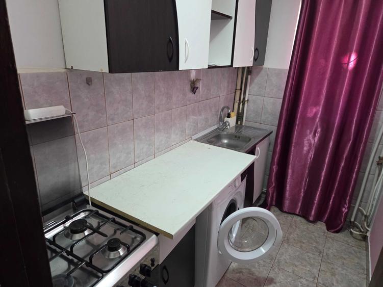 Garsonieră decomandată în Sud