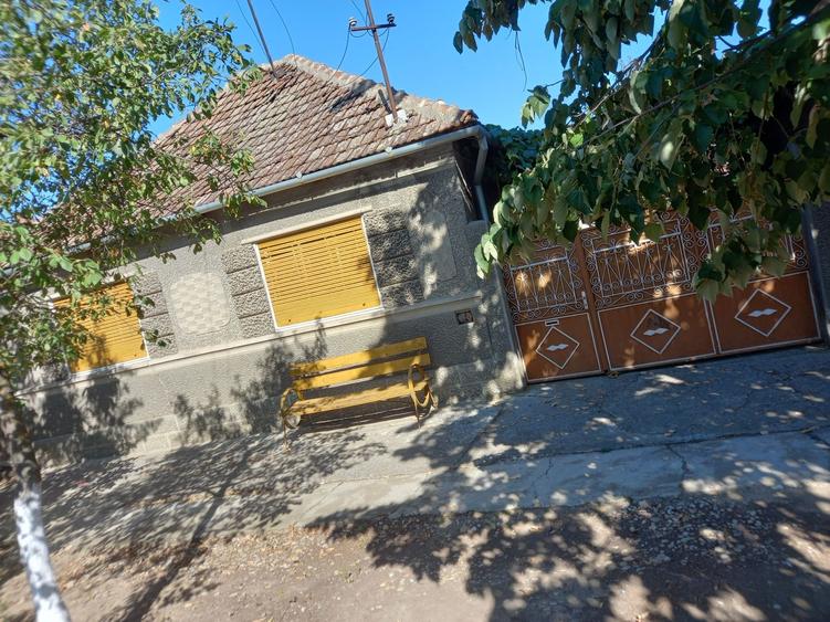 Casă cu 4 camere în Satu Nou
