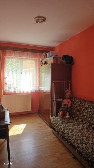 Apartament cu 3 camere decomandat în Vitrometan