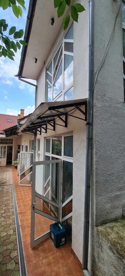 Casă individuală cu 7 camere cu Canalizare în Central