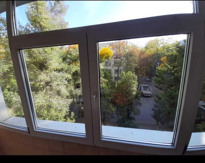 Apartament cu 3 camere decomandat în Drumul Taberei